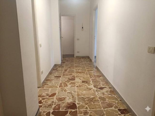 MONCALIERI. BORGO MERCATO TRILOCALE NON ARREDATO