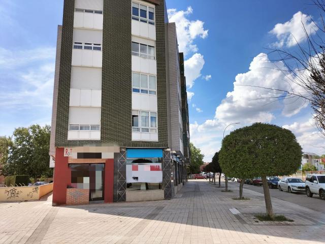 MONCASA ALQUILA LOCAL EN ZONA CAMPOS GOTICOS