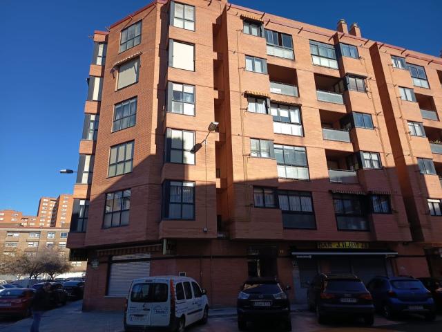 MONCASA VENDE. vivienda para entrar a vivir, exterior a dos calles