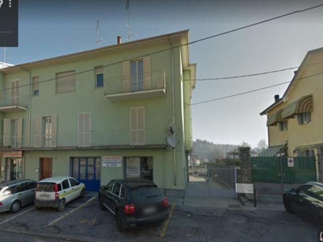 Mondovì Via Rosa Bianca: locale commerciale uso magazzino