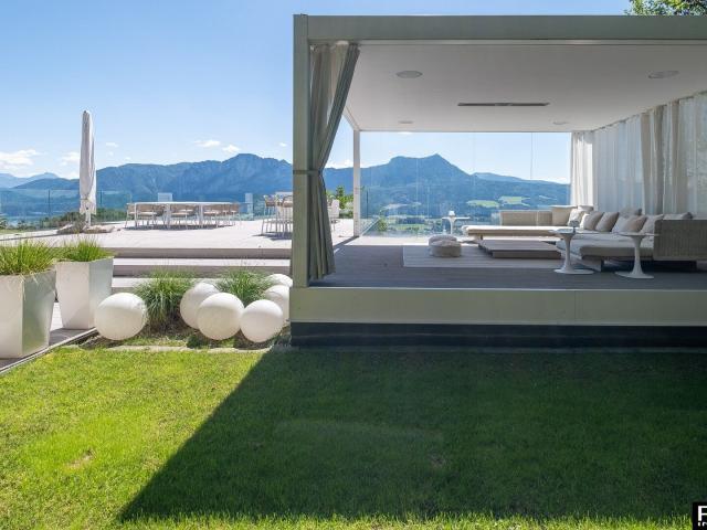 MONDSEE Mondseeberg: Chalet Villa mit traumhaftem Seeblick