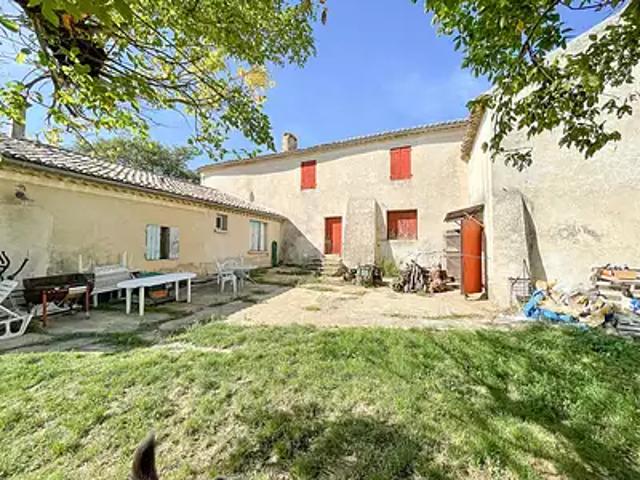 Mondragon 84430 Achat / Vente maison 9 pièces t9 au dernier étage