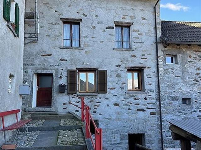 MONETO CENTOVALLI TICINO Haus im Kern zu restaurieren
