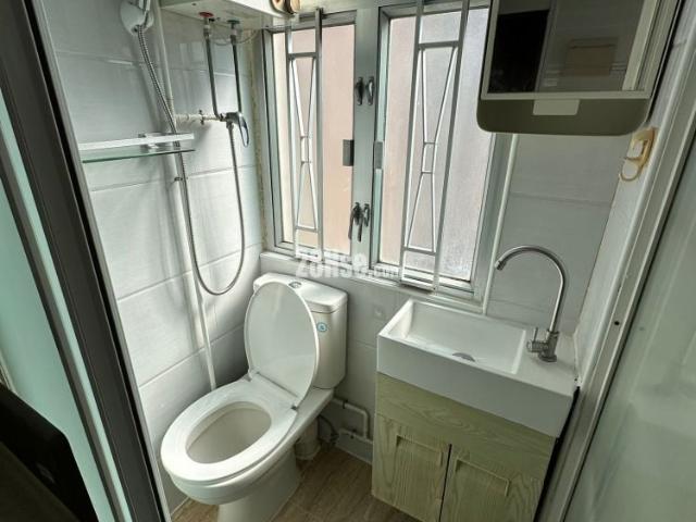 Mong Kok 490 Reclamation Street [Landlord Ads] Room 1 Newly Renovated, Commission Free, Direct Access To The Subway, Practical And Spacious, Rent For 3200 28Hse Administrator Message Hints