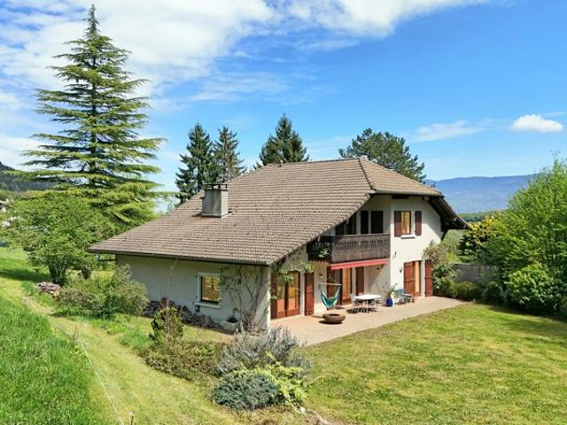 Monnetier Mornex: Maison T6 de cachet sur un vaste terrain
