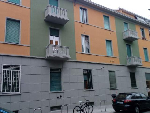 Monolocale Milano v.degli Umiliati con balcone e cantina metro gialla S.DONATO