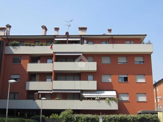 Monolocale ottimo stato, secondo piano, San Donato, Bologna