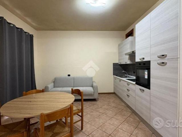 MONOLOCALE A ROSSANA