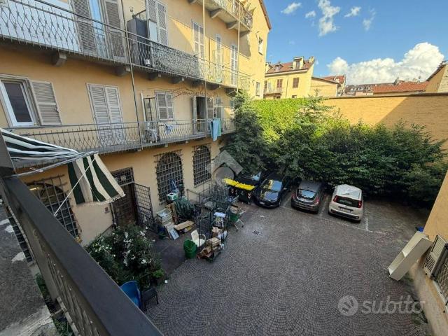 MONOLOCALE A TORINO