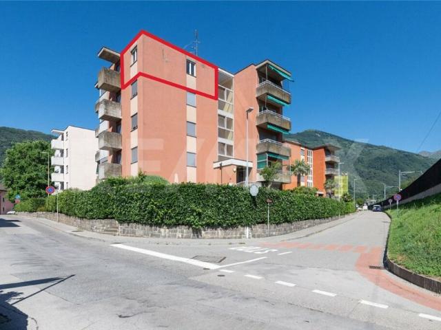 Monolocale all'ultimo piano con posto auto