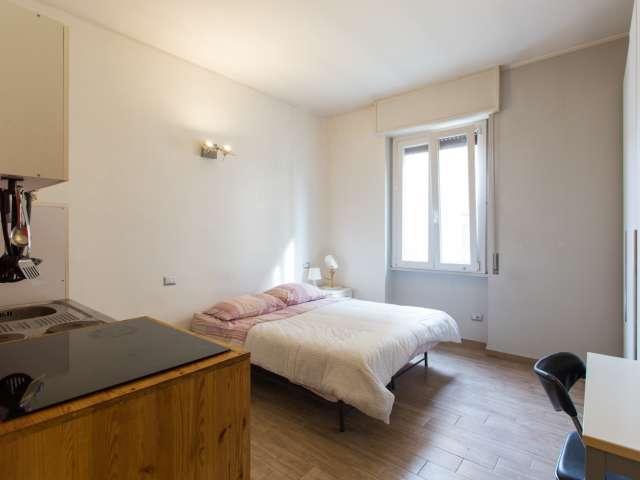 Monolocale ammobiliato in affitto a Morivione, Milano