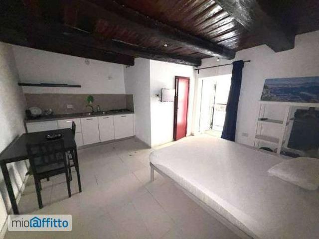 Monolocale arredato Mercato