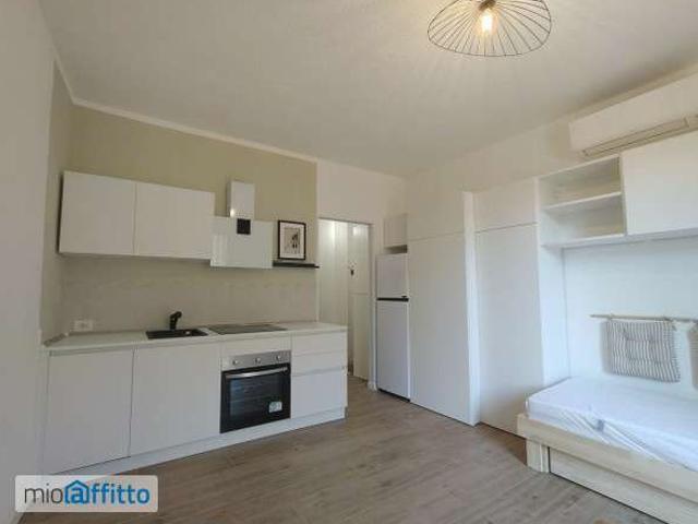 Monolocale arredato Milano due