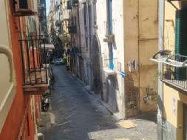 Monolocale arredato Chiaia