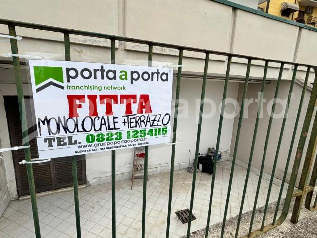 MONOLOCALE ARREDATO CON TERRAZZINO, CASERTA