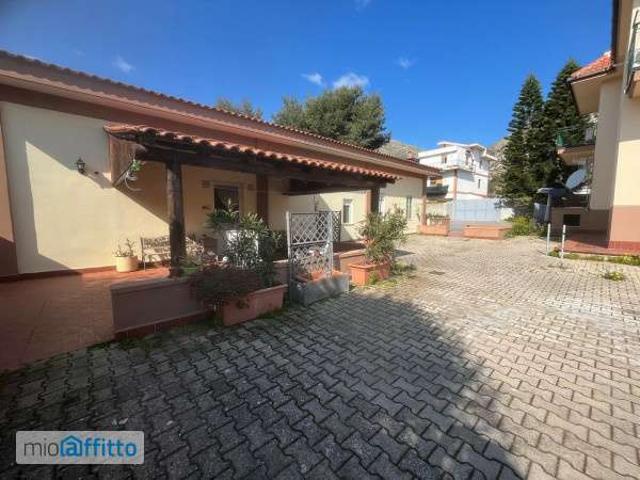 Monolocale arredato con terrazzo Tommaso natale