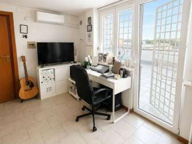 Monolocale arredato con terrazzo Trieste, salario