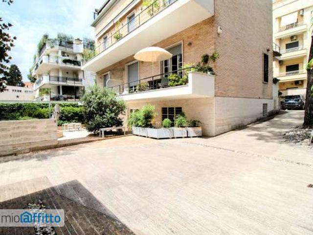 Monolocale arredato con terrazzo Trieste, salario