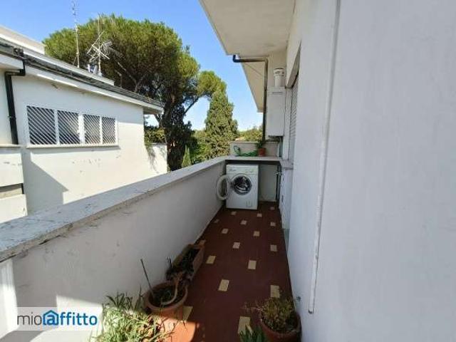 Monolocale arredato con terrazzo Trieste, salario