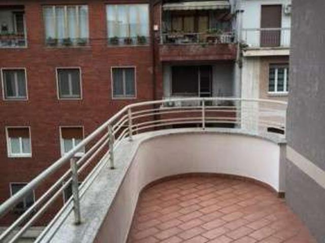 Monolocale arredato con terrazzo V giornate, xxii marzo, porta romana