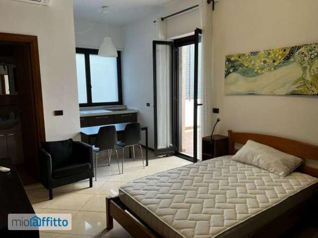 Monolocale arredato con terrazzo Bari