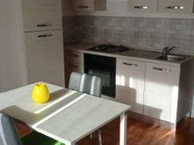 Monolocale arredato con terrazzo Bolognina