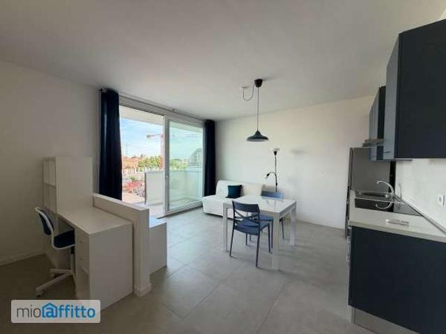 Monolocale arredato con terrazzo Bolognina