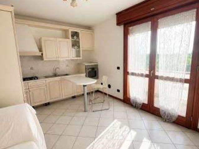 Monolocale arredato con terrazzo Bolognina