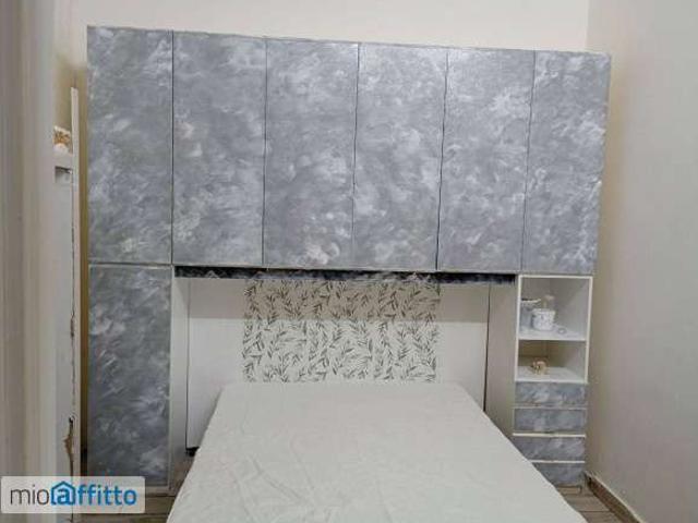 Monolocale arredato con terrazzo Centro