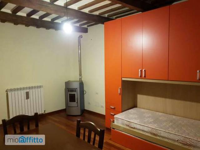 Monolocale arredato con terrazzo Centro