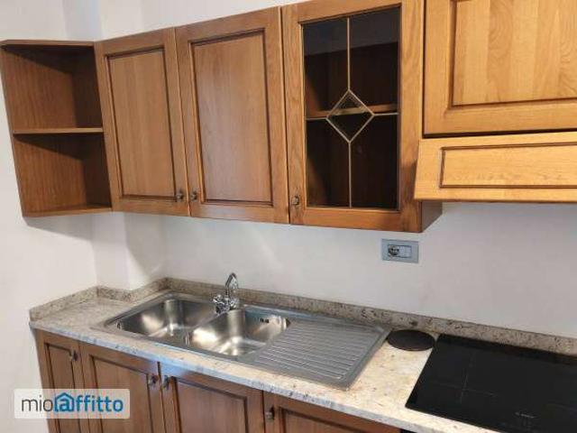 Monolocale arredato con terrazzo Centro