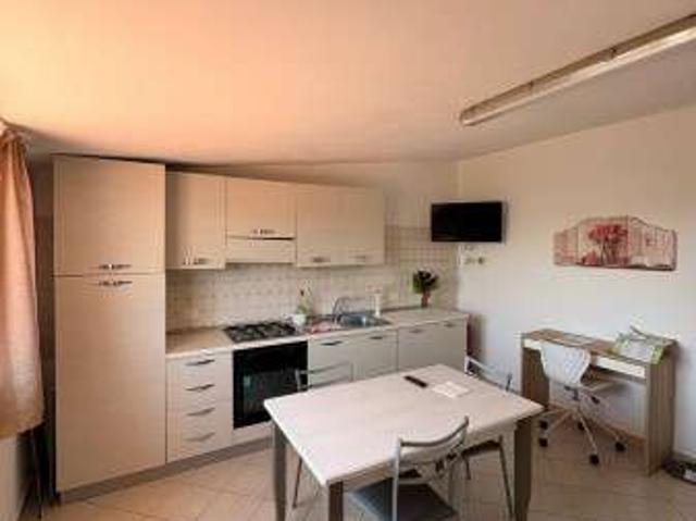Monolocale arredato con terrazzo Centro