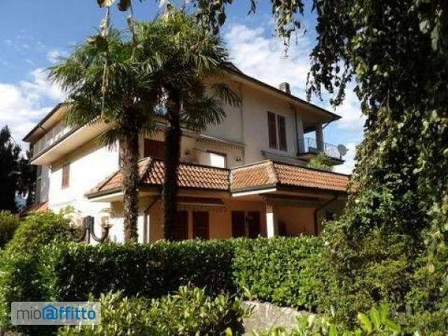Monolocale arredato con terrazzo Centro