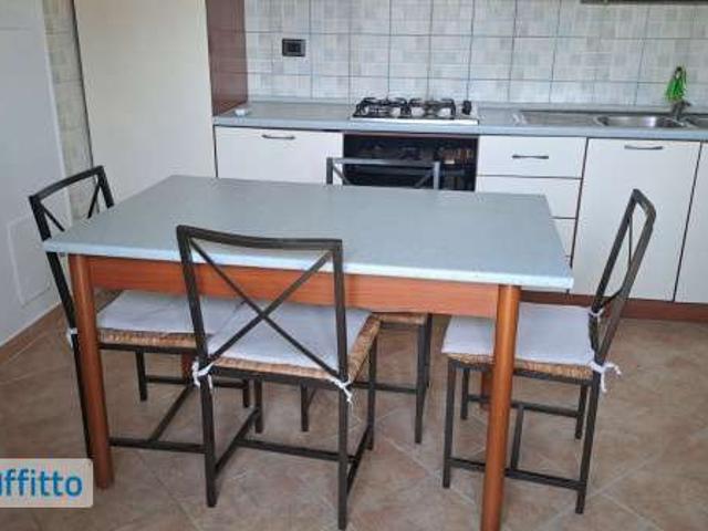 Monolocale arredato con terrazzo Centro