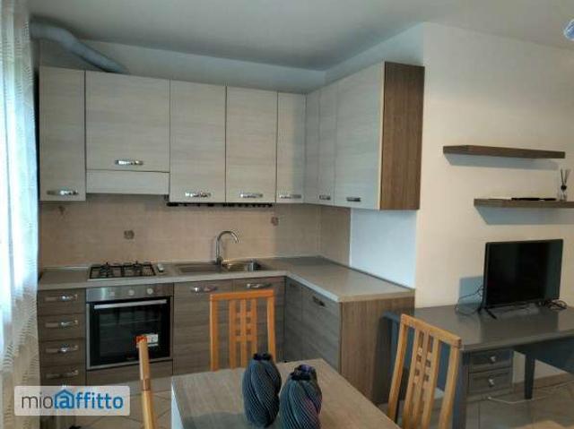 Monolocale arredato con terrazzo Centro