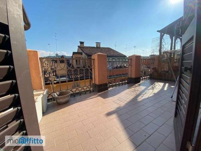 Monolocale arredato con terrazzo Centro