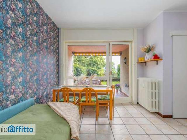 Monolocale arredato con terrazzo Centro