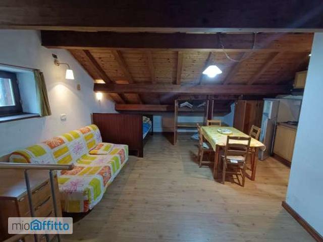 Monolocale arredato con terrazzo Centro