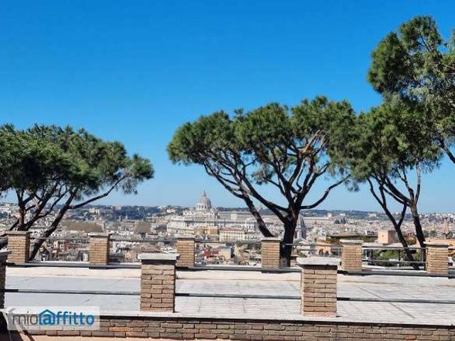 Monolocale arredato con terrazzo Centro storico