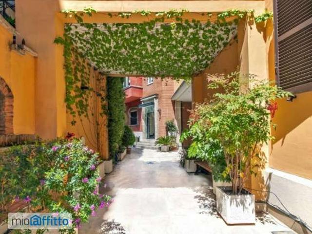 Monolocale arredato con terrazzo Centro storico