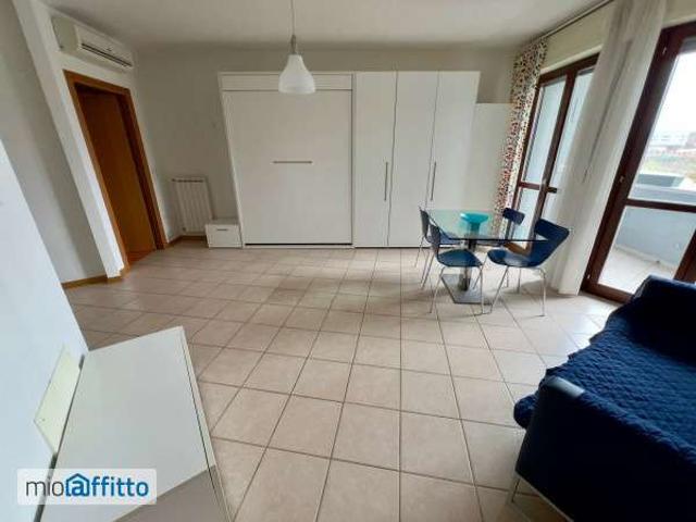 Monolocale arredato con terrazzo Centro storico