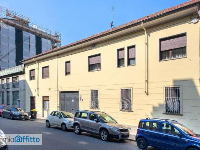 Monolocale arredato con terrazzo Cenisia
