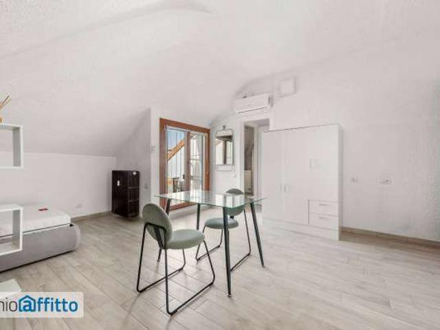 Monolocale arredato con terrazzo Città studi, lambrate, udine, loreto