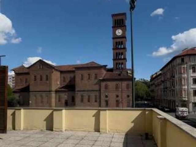 Monolocale arredato con terrazzo Crocetta