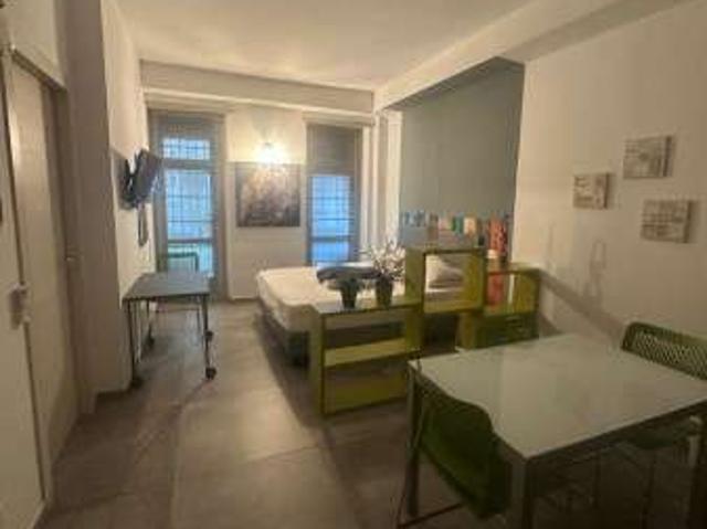Monolocale arredato con terrazzo Crocetta