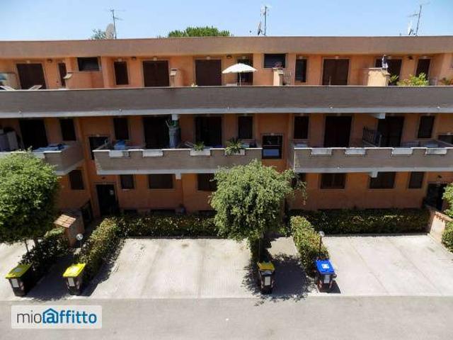 Monolocale arredato con terrazzo Infernetto, axa, casal palocco, madonnetta a roma