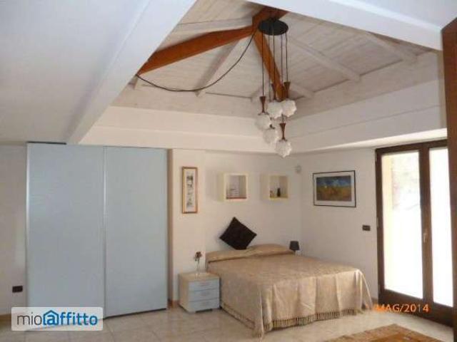 Monolocale arredato con terrazzo Lecce
