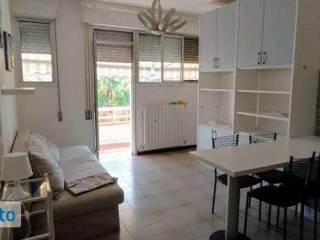 Monolocale arredato con terrazzo Massa