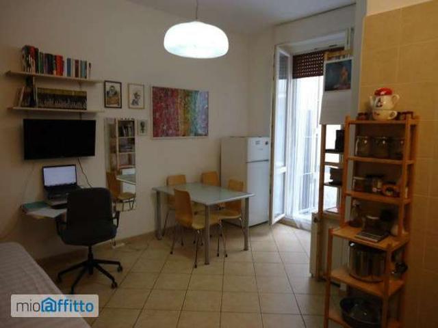 Monolocale arredato con terrazzo Milano