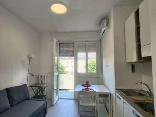 Monolocale arredato con terrazzo Milano